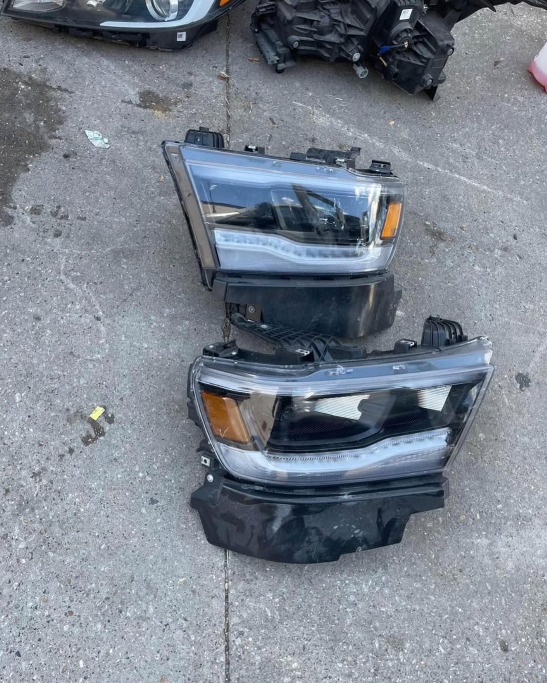 RAM 1500 FULL LED OEM HEADLIGHTS (NEW) image 4