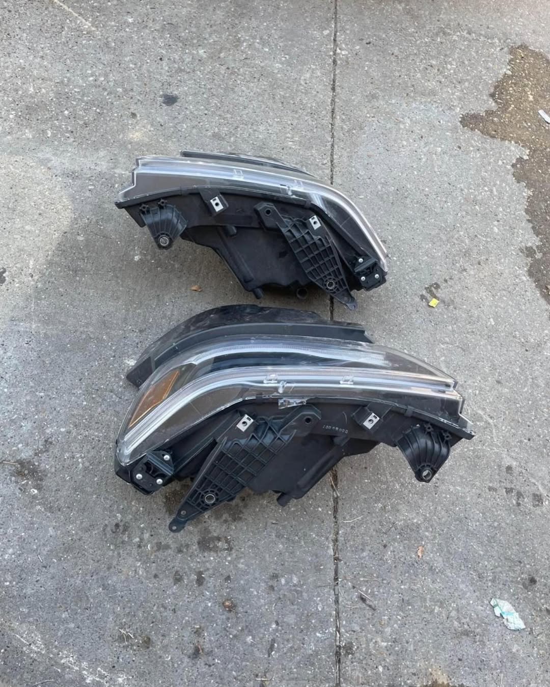 RAM 1500 FULL LED OEM HEADLIGHTS (NEW)