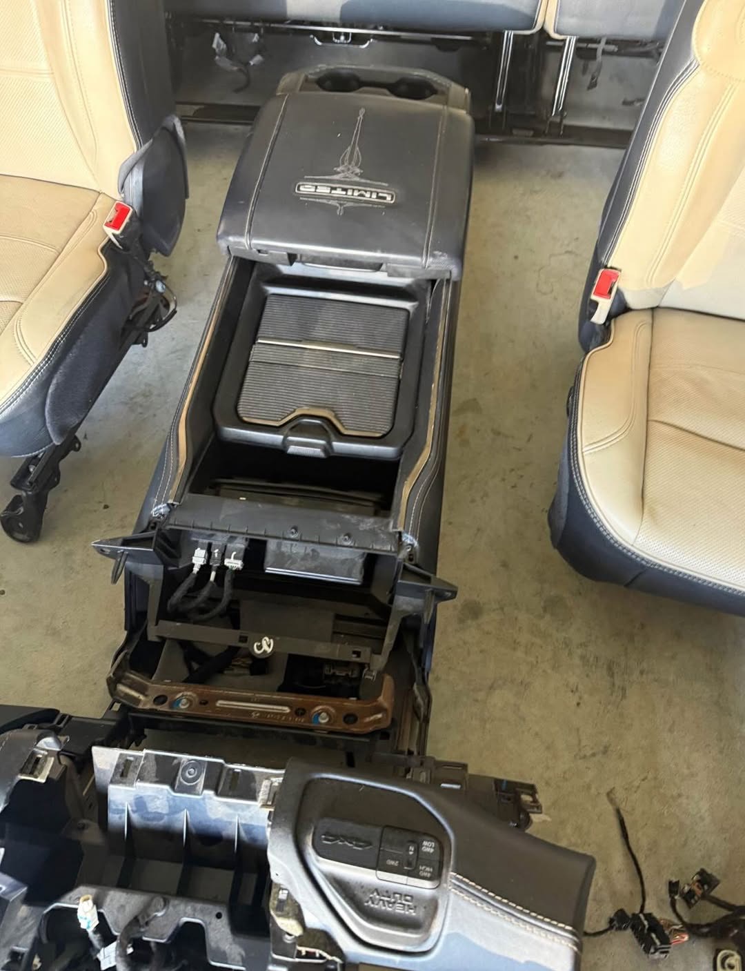 2019–2024 5TH GEN RAM 2500/3500 MEGA CAB LIMITED INTERIOR (LEATHER) image 3