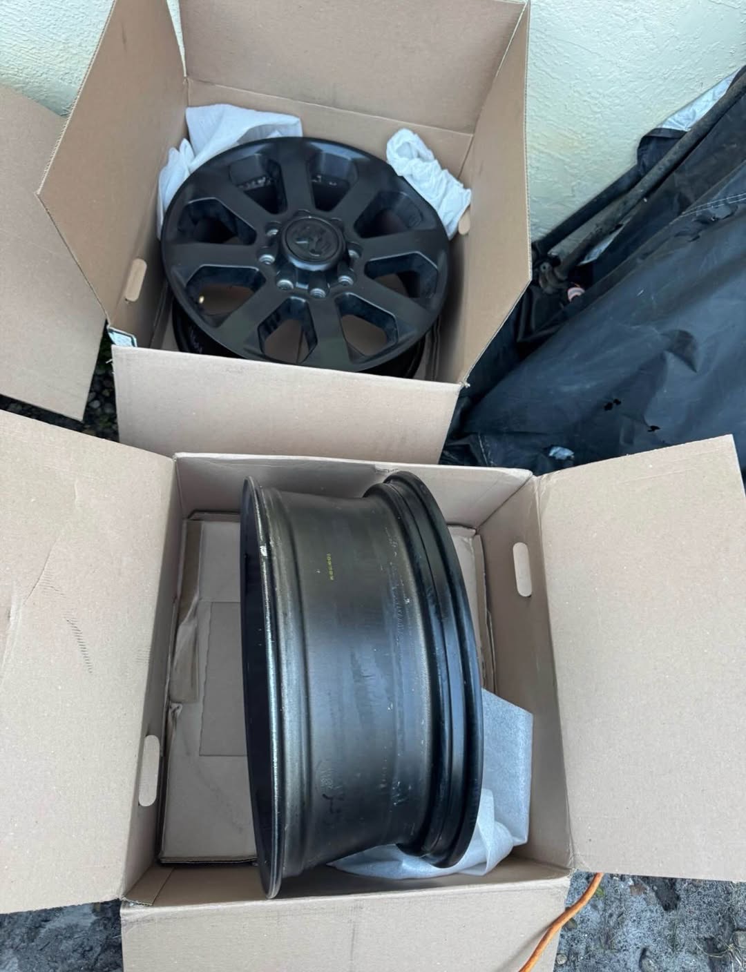 RAM 2500 OEM RIMS WITH BLACK LUG NUTS image 4