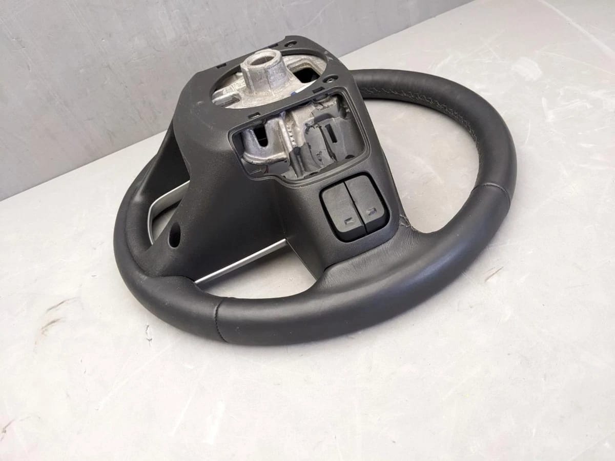 2020–2021 GMC SIERRA OEM STEERING WHEEL (SHINY BLACK LEATHER) image 2