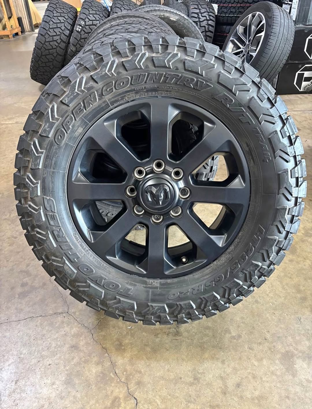 RAM R/T 22” WHEELS (CHROME & BLACK) image 4