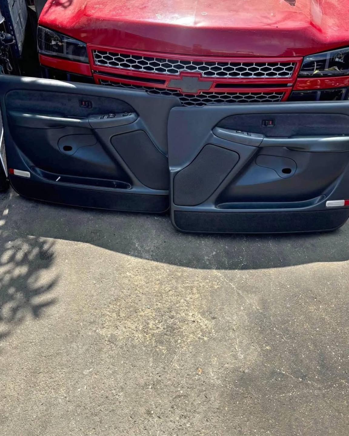 1999-2002 GMC Sierra 1500 2500 Dark Gray Interior Door Panels – OEM Replacement Door Trim image 6